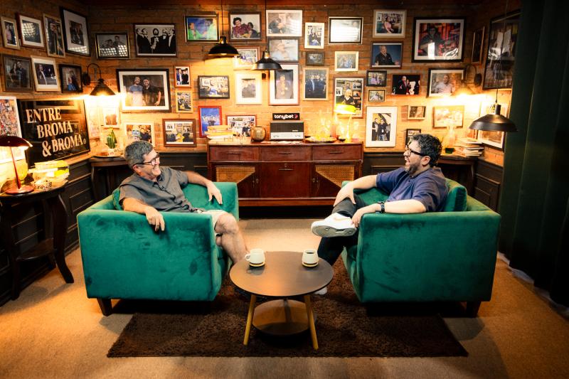 Marcelo Comparini y Luis Slimming en "Entre broma y broma". Créditos: El Sentido del Humor Producciones.