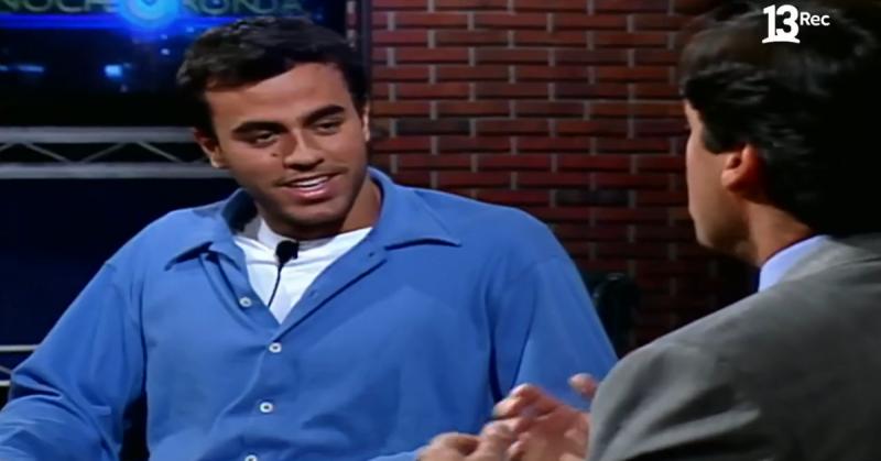 Enrique Iglesias hablando con Raúl Alcaíno en Noche de Ronda, 1996