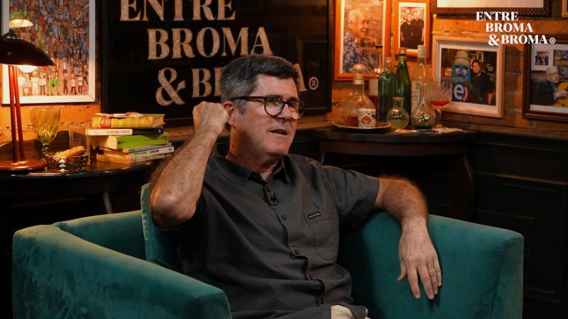 Marcelo Comparini en "Entre broma y broma". Créditos: YouTube El Sentido del Humor Producciones.