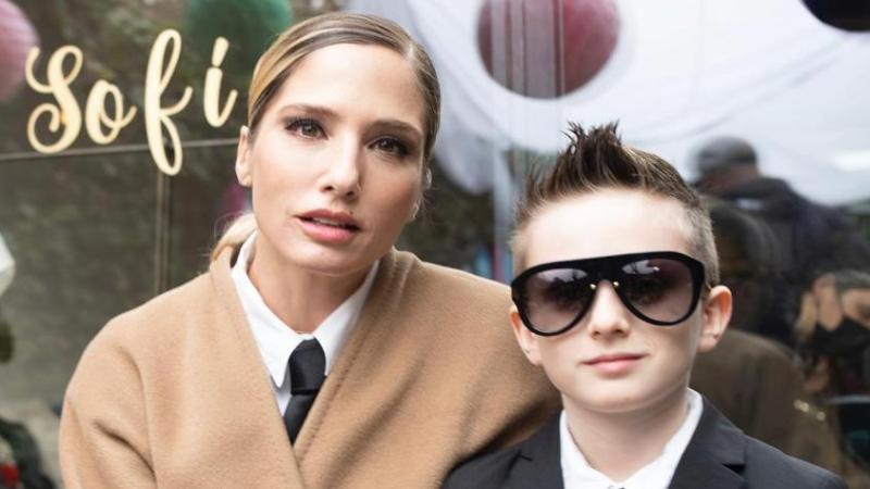 Mane Swett junto a su hijo