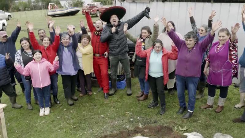 Pancho Saavedra celebra el éxito de Lugares que hablan