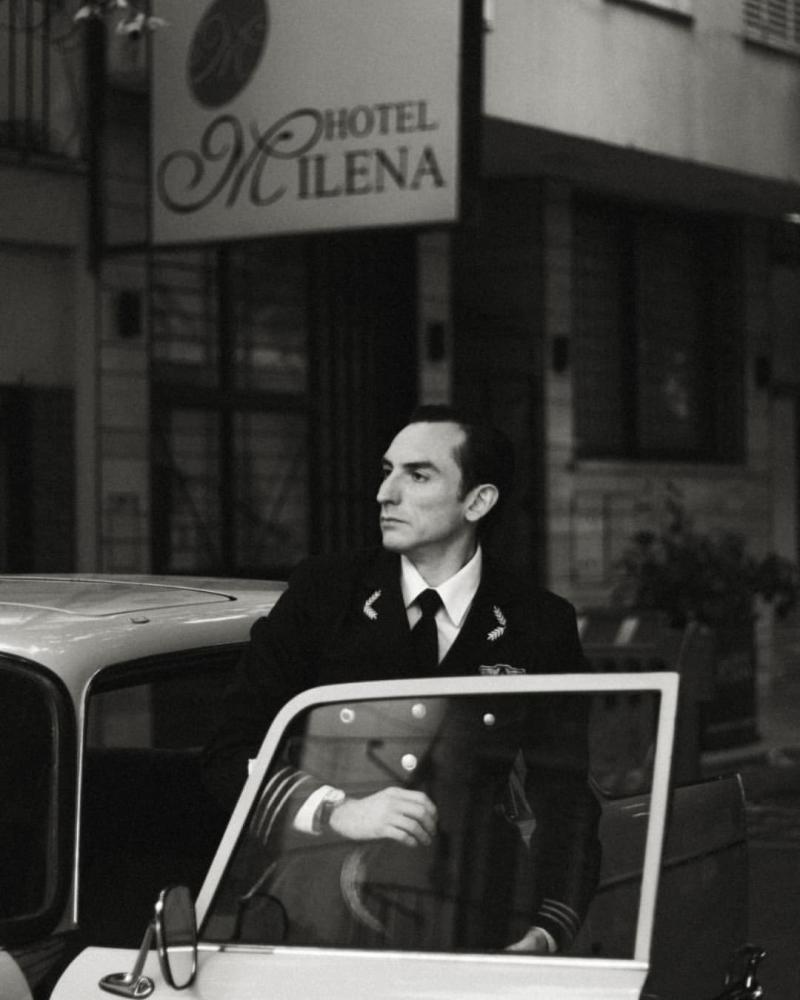 Imagen detrás de escena de Hangar Rojo. Créditos: Instagram @brava_cine