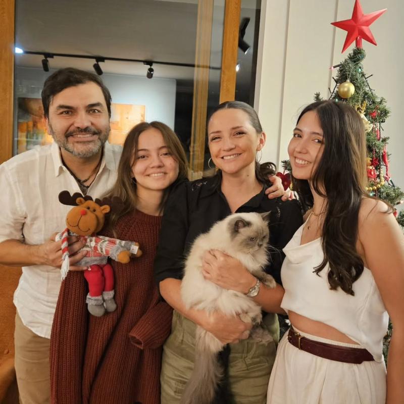 Conductora Andrea Arístegui junto a sus hiijas | Instagram