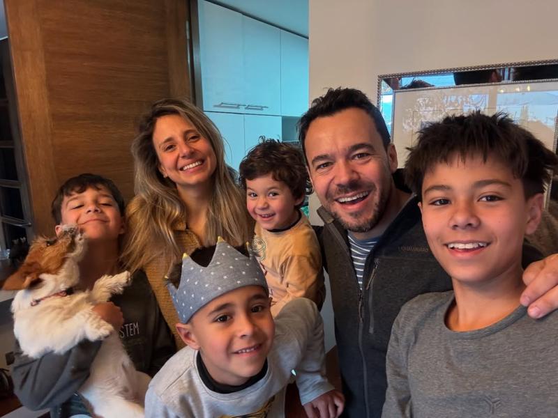 Eduardo de la Iglesia junto a su familia - Instagram