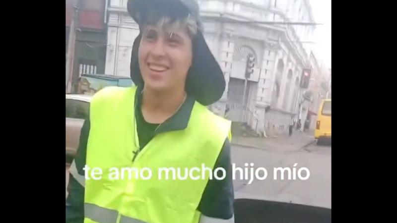 Madre orgullosa de Valparaíso comparte el primer día de trabajo de su hijo