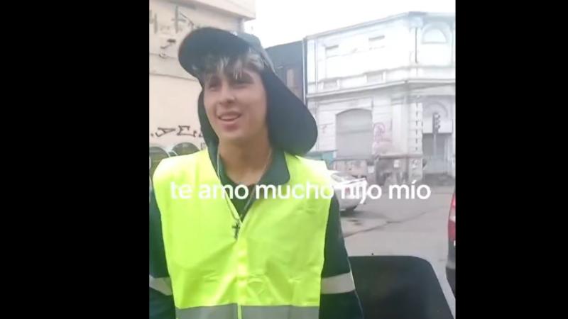 Madre orgullosa de Valparaíso comparte el primer día de trabajo de su hijo