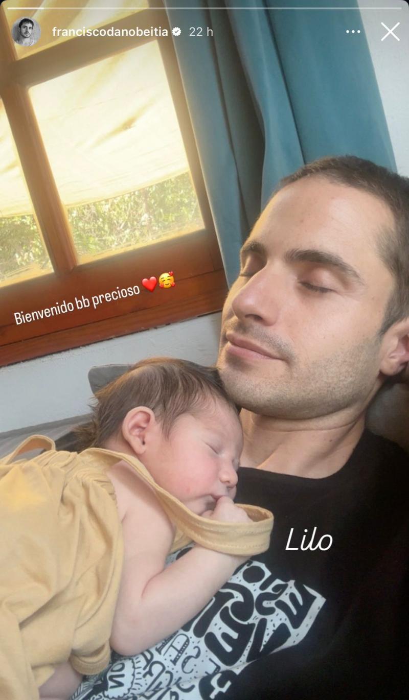 Francisco Dañobeitía cargando al hijo de su exesposa Fernanda Salazar - Instagram