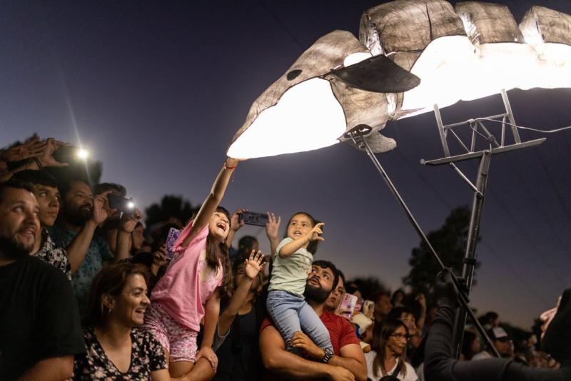 Oceáno: los peces inundan la calle. Créditos: Teatro a Mil