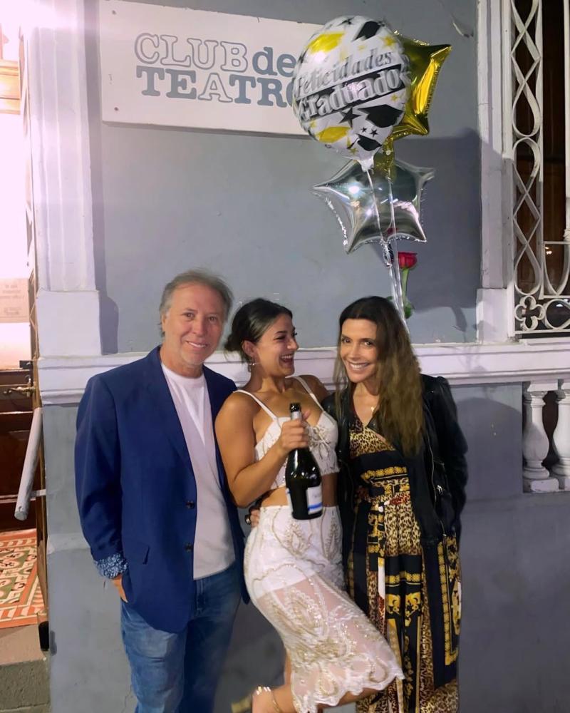 María Jesús Sothers junto a Carolina Arregui y su fallecido padre - Instagram