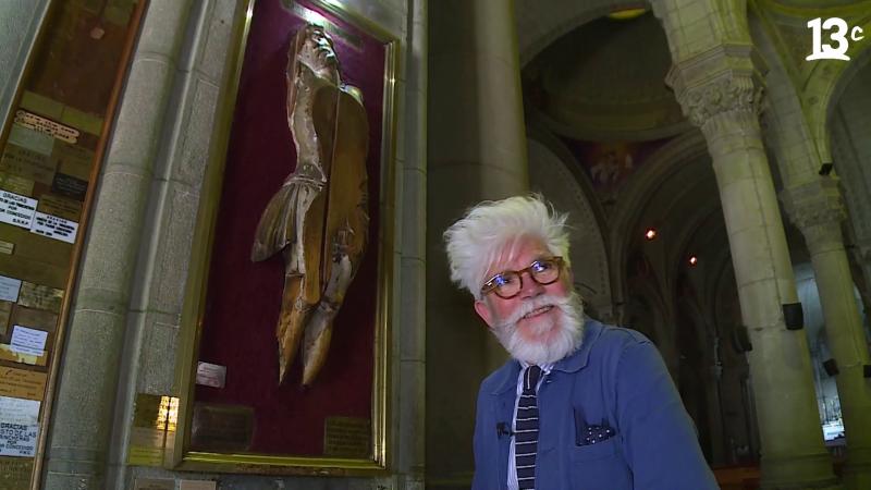 Federico Sánchez al interior de la Parroquia San Lázaro. Créditos: 13C