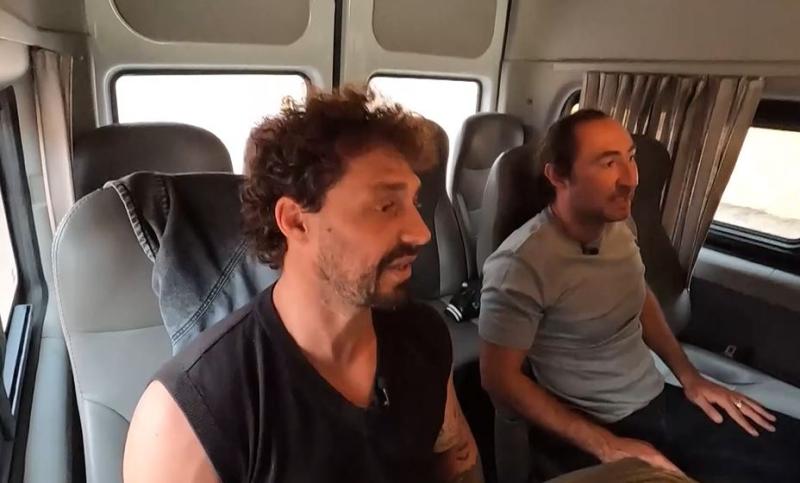 Mario Ortega y Dash González fueron a volar en paramotor como premio.