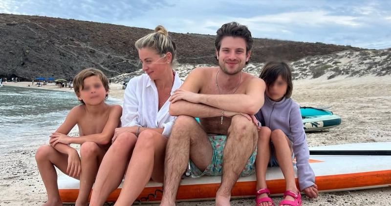 Ludwika Paleta con sus tres hijos. Nicolás Haza, Bárbara y Sebastián Salinas