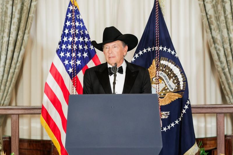 George Strait - la sugerencia a reemplazo de Bad Bunny