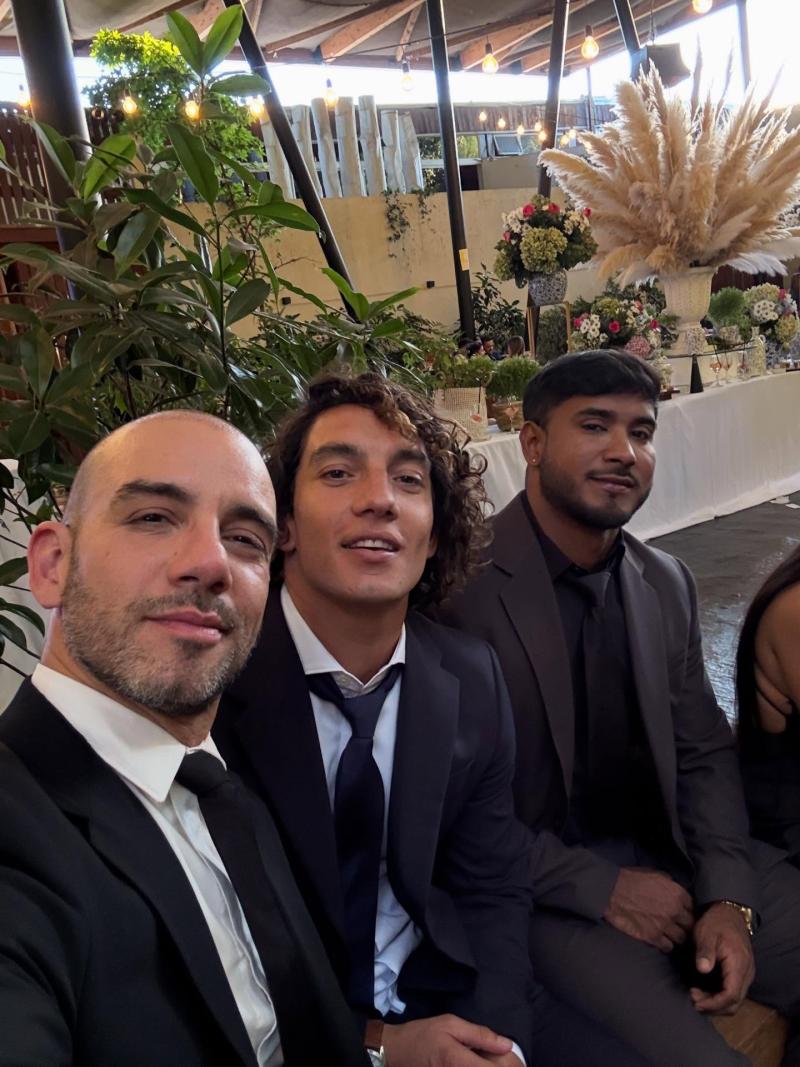 Chris Ocaranza en el matrimonio de Leticia Zamorano. Más Jorge López.