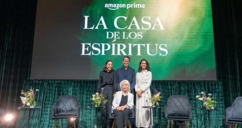 Productores: Francisca Alegría, Fernanda Urrejola y Andrés Wood, e Isabel Allende como productora ejecutiva.