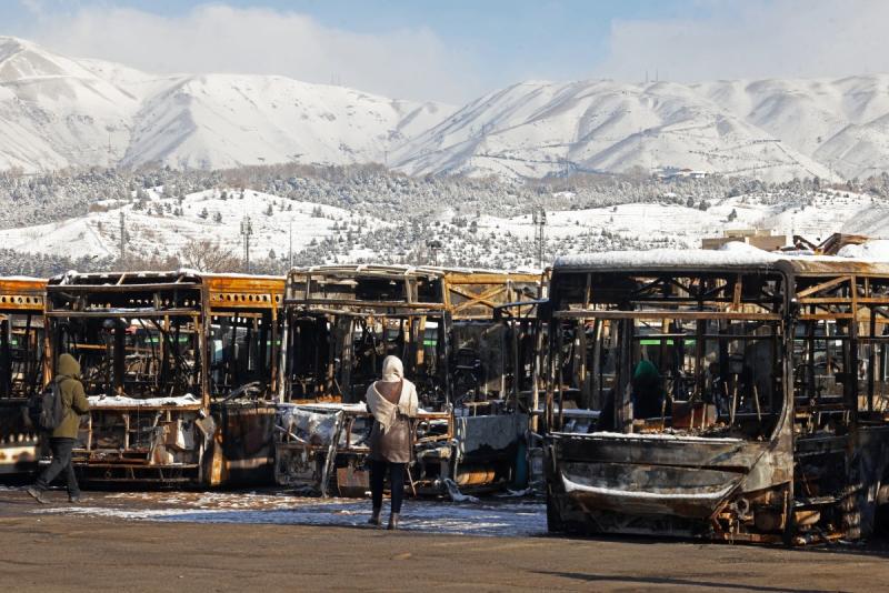 Buses quedamos en Teherán. Una imagen que refleja la violencia que se desató en contra del régimen iraní/AFP