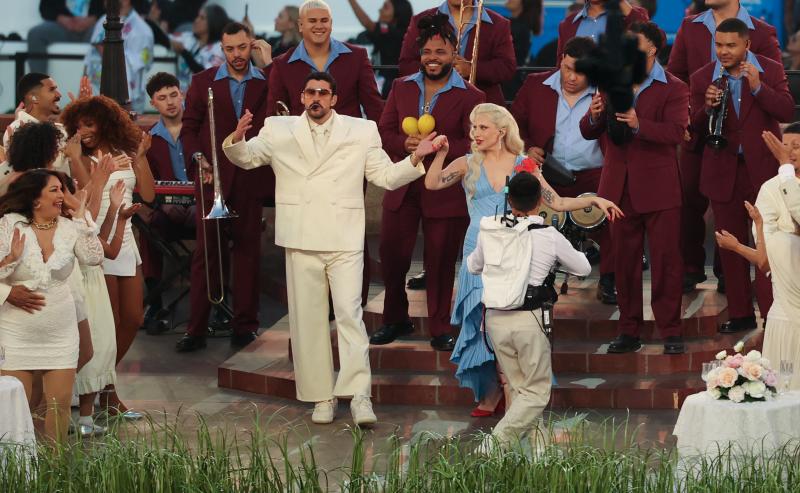 AFP | Bad Bunny junto a Lady Gaga en el Super Bowl