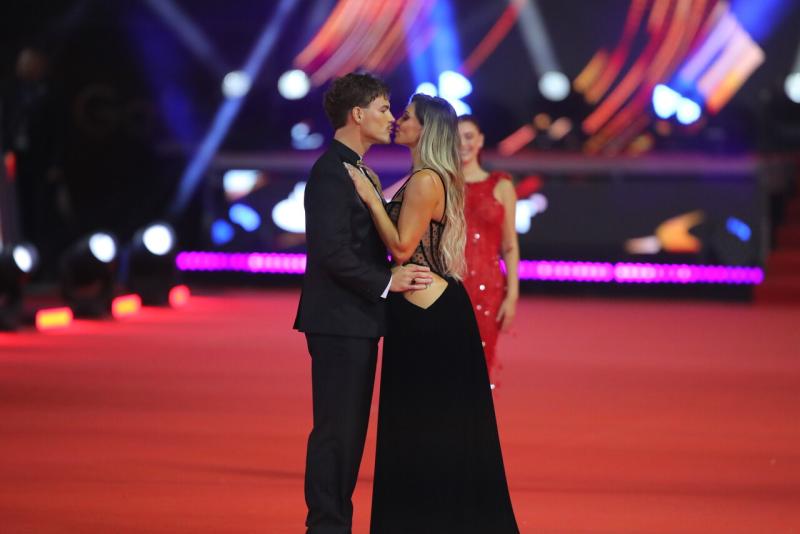 El paso de Faloon Larraguibel y Rai por la alfombra roja de la Gala 2026/Aton