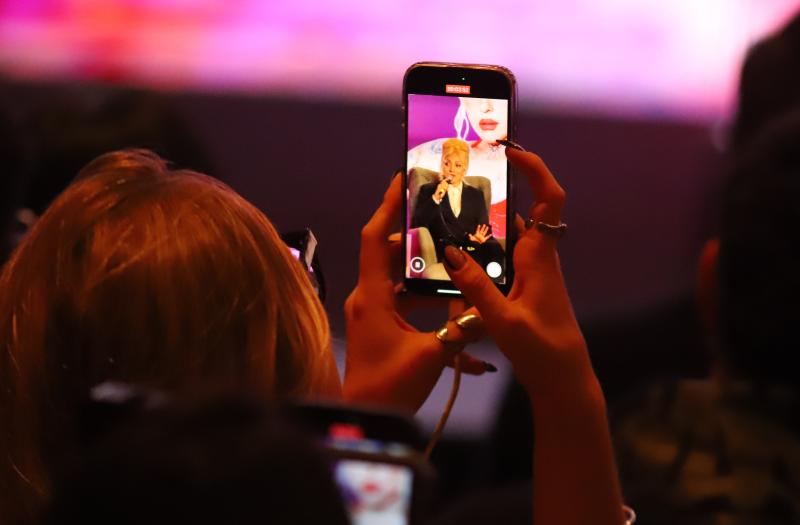 Mon Laferte se sumaría a selecto grupo que obtiene la Gaviota de Platino | Aton