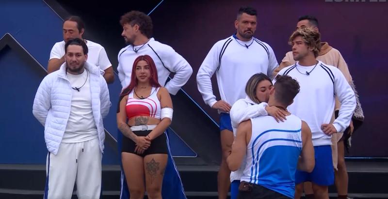 El beso que impactó a Karla Constant en Mundos Opuestos