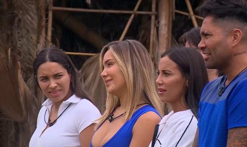 Atenea propuso un dilema a dos mujeres de "Mundos Opuestos".