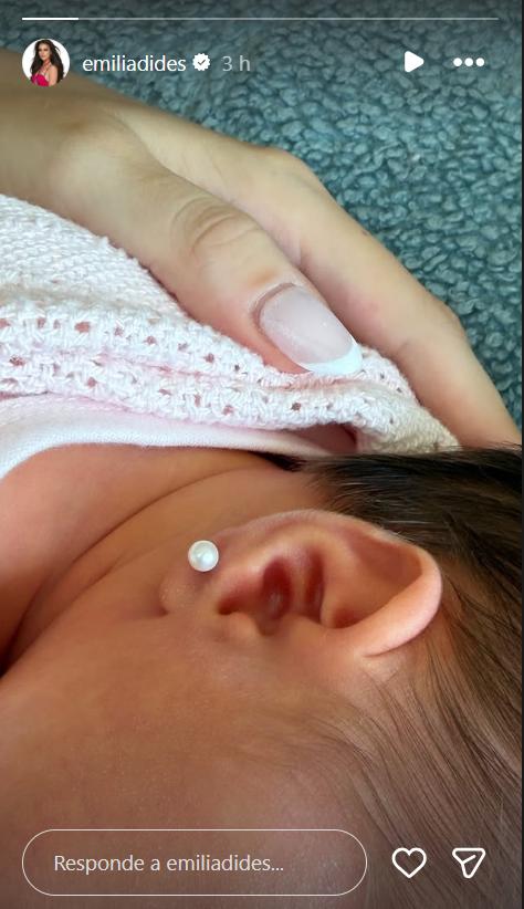 Hija de Emilia Dides ya tiene aritos - Instagram