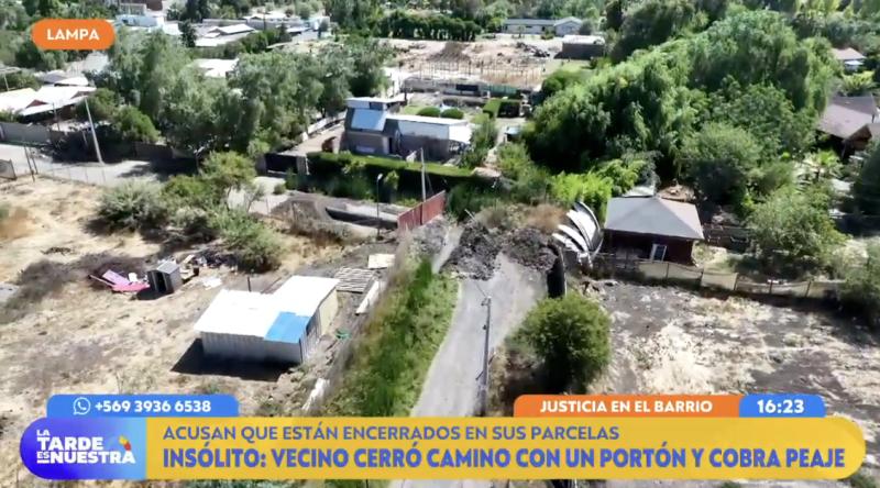 Lampa: hombre cerró camino, colocó zanja y al parece cobra peaje.