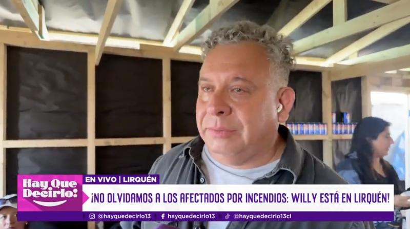 La tristeza de Willy Sabor al conocer a familias afectadas en Lirquén.