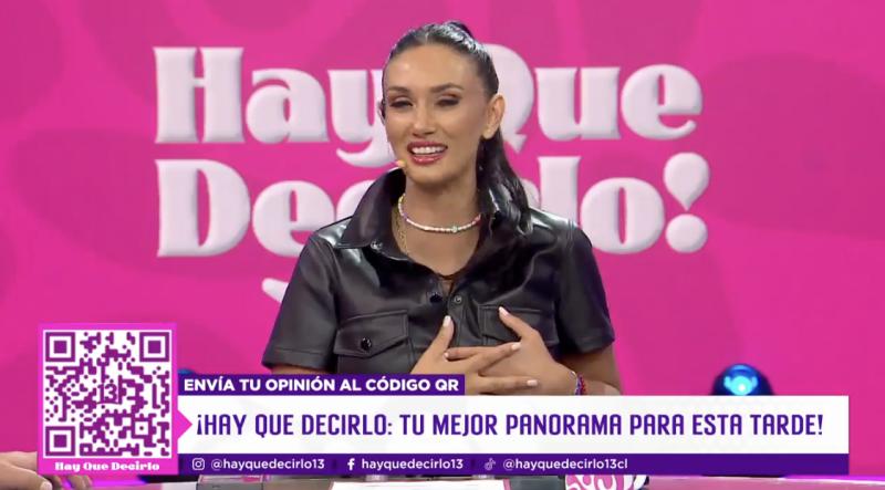 Pamela Díaz muestra los resultados de su operación.