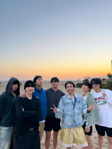 BTS en la playa en Los Ángeles - uarmyhope