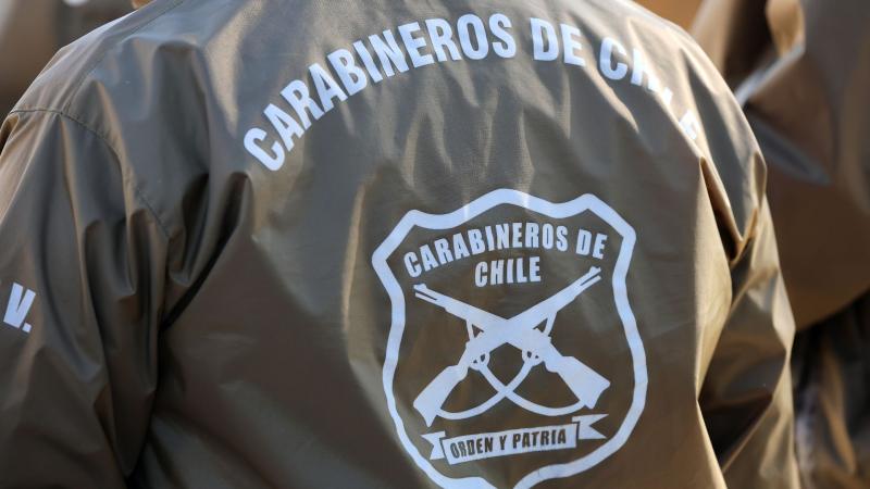 Hombre dispara al interior de comisaría en Cerrillos