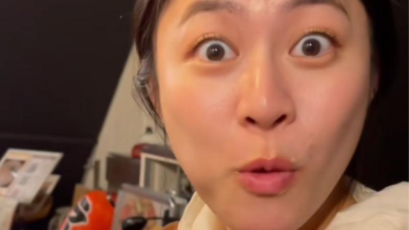 Japonesa probando el completo italiano