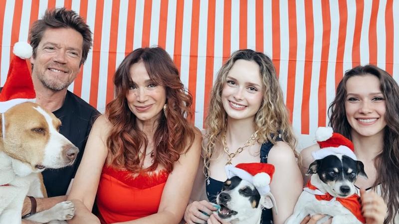 Alejandra Fosalba junto a su esposo e hijas