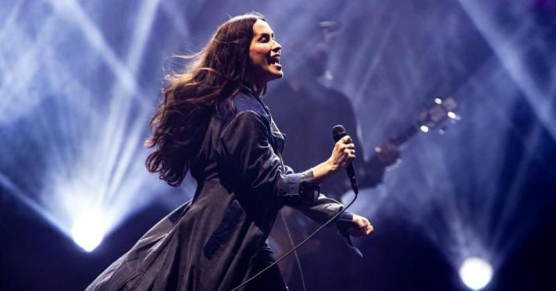 Alanis Morissette visitó el programa La Noche de Cecilia (1999) / Créditos: Instagram @alanis