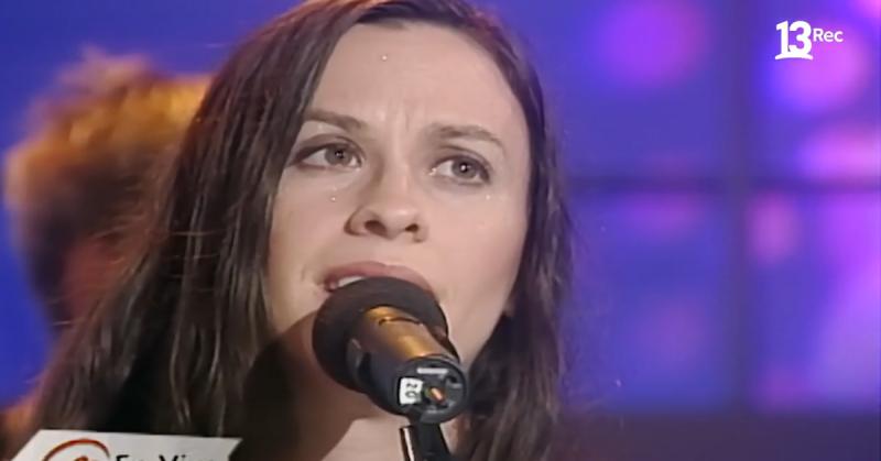 Alanis Morissette visitó el programa La Noche de Cecilia (1999)