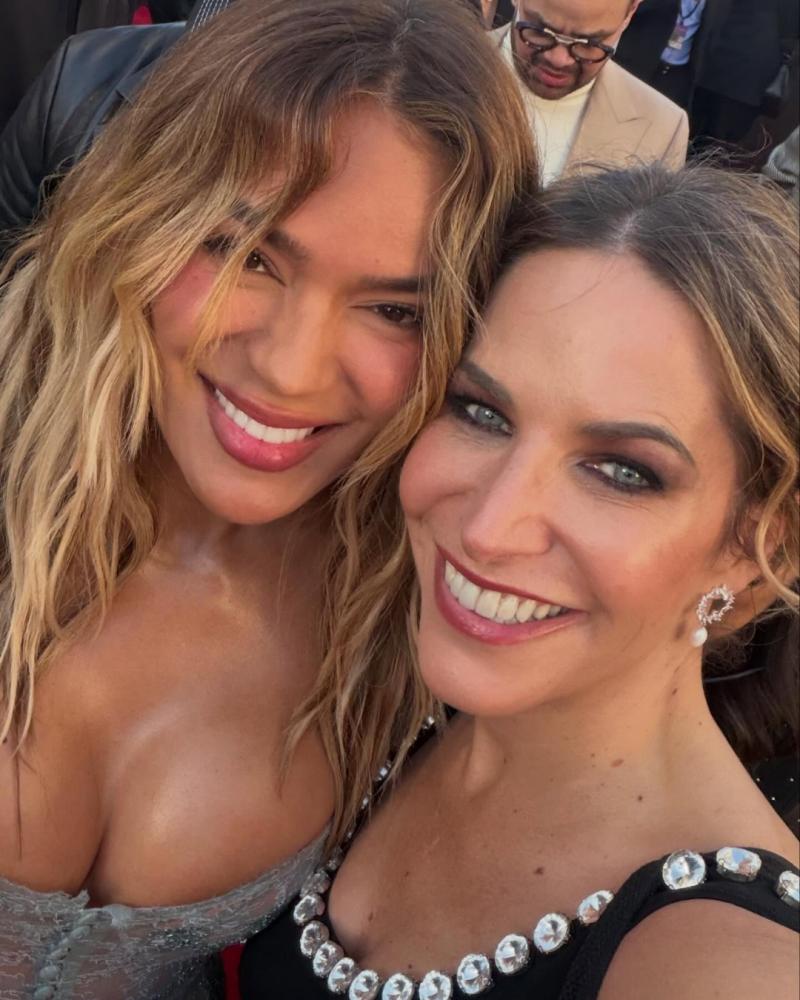 Tere Irarrázabal y Karol G en los Grammys / Créditos: Instagram @tereirarrazabal