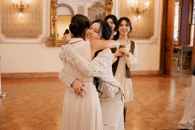 NMIXX visita Palacio Vergara de Viña del Mar. Créditos: Instagram de alcaldesa Macarena Ripamonti.