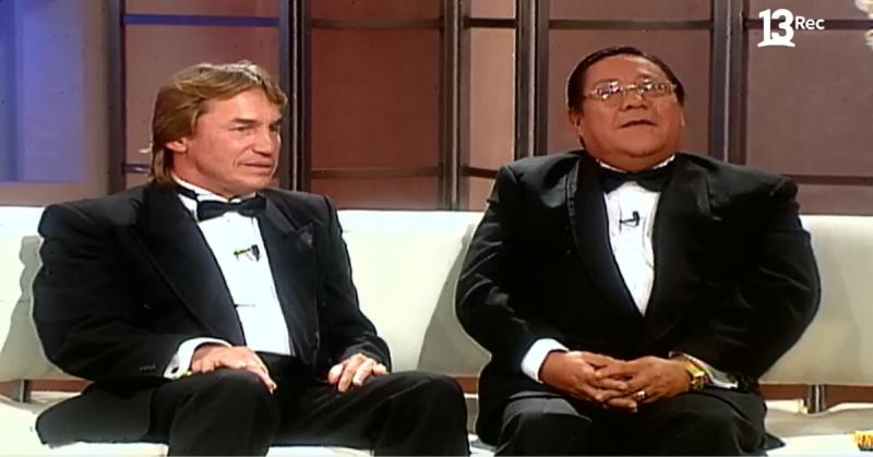 Jorge Pedreros y Peter Rock hablando de su amistad en la Noche de Cecilia, 1999