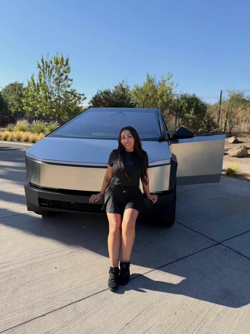 El nuevo auto de Naya Fácil