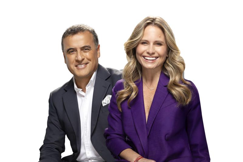 Ramón Ulloa y Soledad Onetto, conductores de T13.