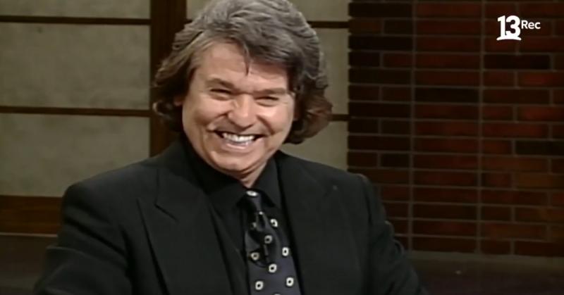 Raphael fue entrevistado por humoristas durante su visita al programa Noche de Ronda (1997)