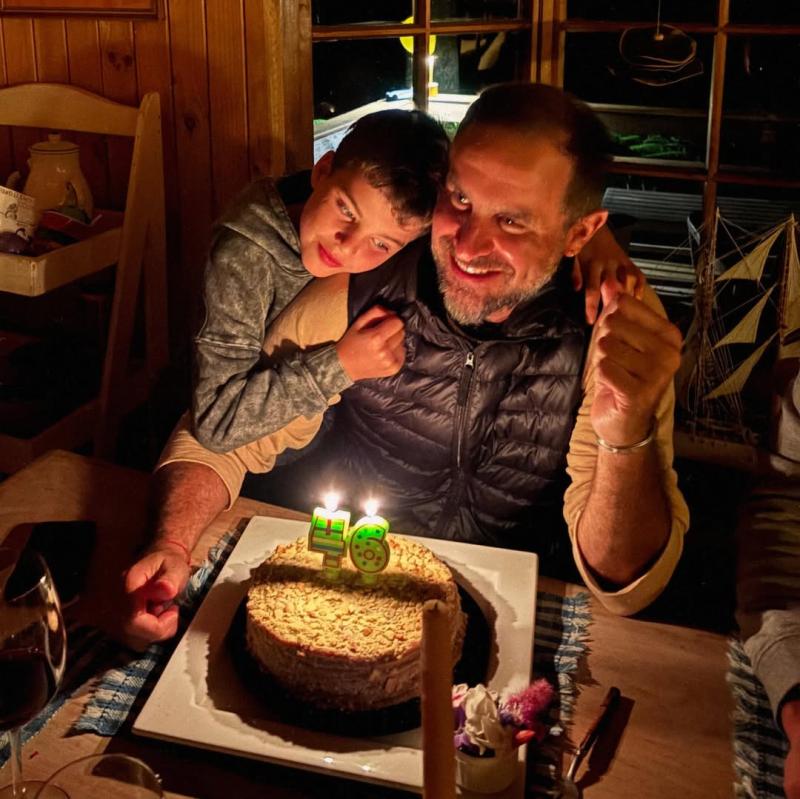 Doctor Cristián Arriagada muestra el rostro de su hijo con Javiera Suárez | Instagram