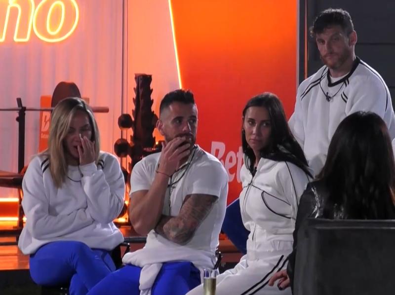 El criticado gesto de Valentina Concha en plena entrevista de Vanessa Santos