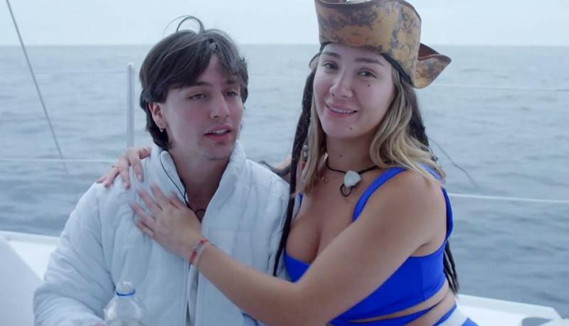 Alan sintió mareos durante el viaje en catamarán.