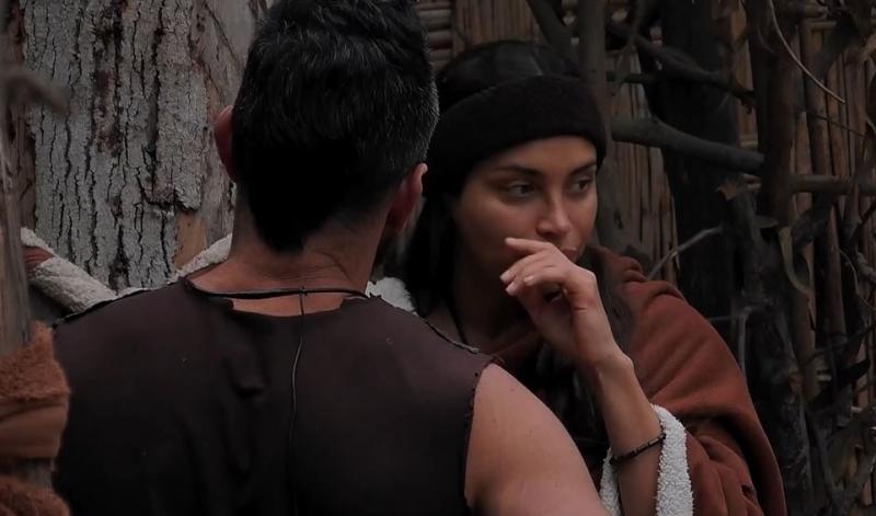 Vanessa Santos habla con Daúd Gazale sobre si va unirse al equipo.