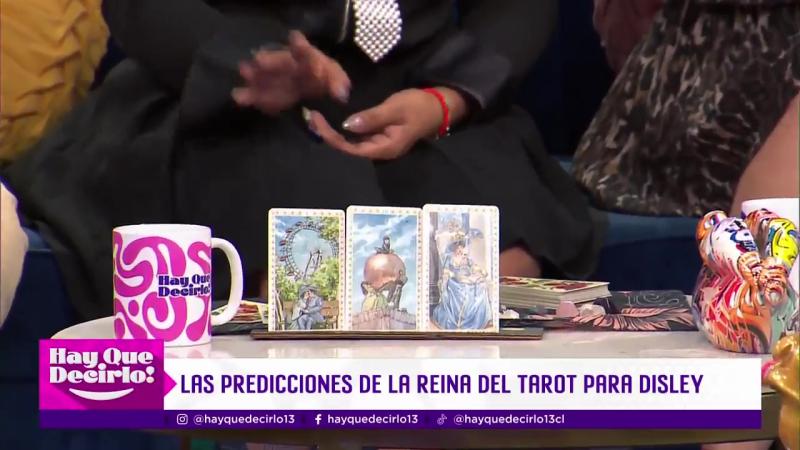 María Yubitza Ortubia lee el tarot a Disley Ramos