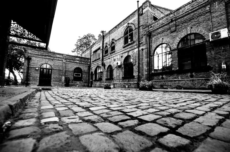 Llega a Chile TMPLR que transforma un histórico recinto industrial en un festival de vanguardia.