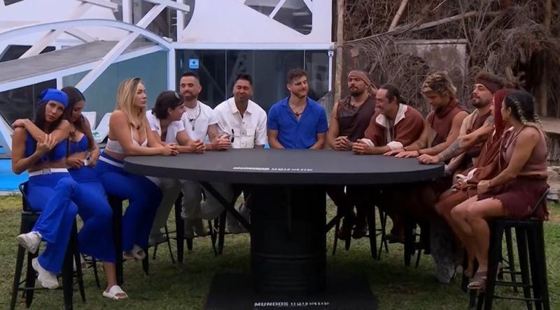 Los participantes de "Mundos Opuestos" reunidos en la actividad de Matías Vega.