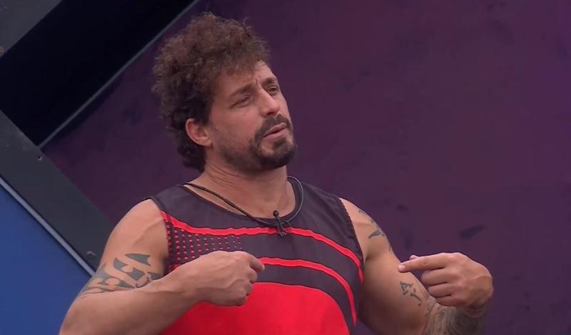 Joche manifestí su molestia contra Atenea por no darle mejores premios.