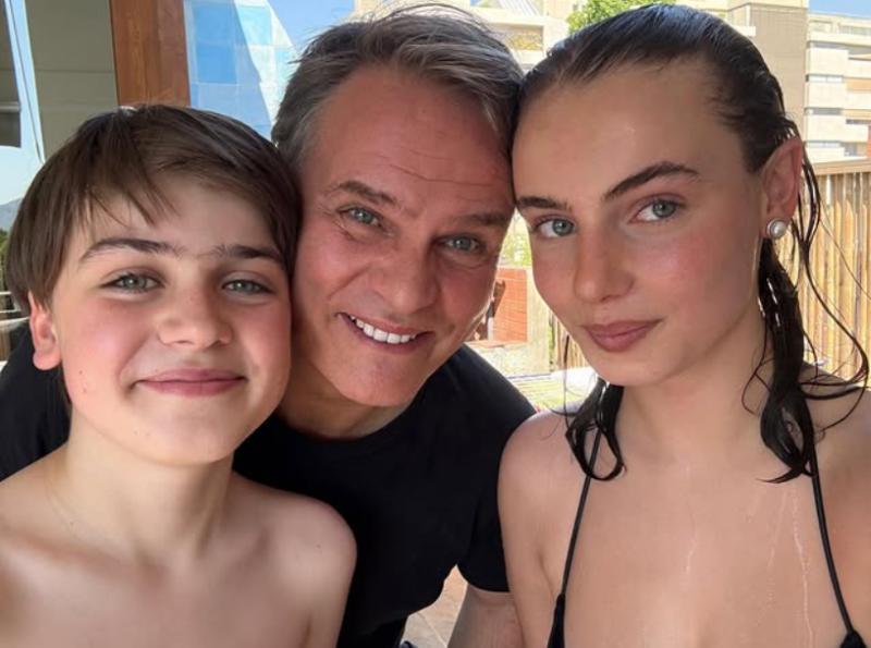 Amaro Gómez-Pablos junto a Julieta y Alonso | Instagram